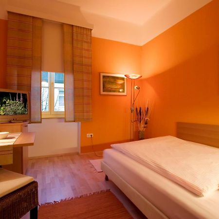 Hotel Garni - Gasthof Pillgrab Санкт Валентин Екстериор снимка