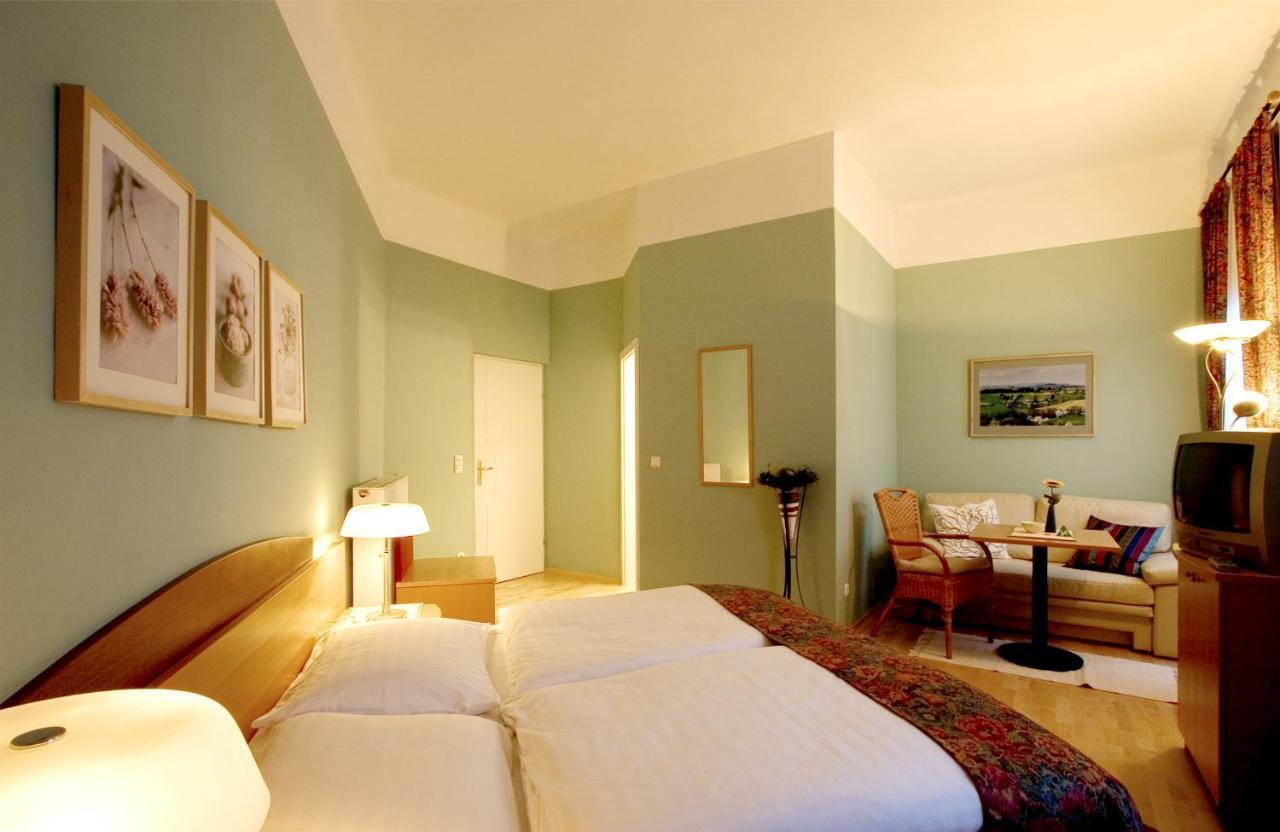 Hotel Garni - Gasthof Pillgrab Санкт Валентин Екстериор снимка